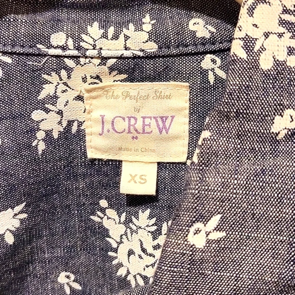 ❤️ J CREW PERFECT FIT CHAMBRAY FLORAL BUTTON DOWN BLUE WHITE COTTON SHIRT, XS